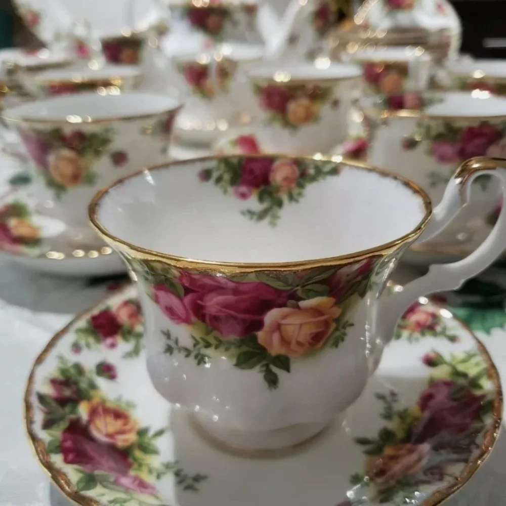 COPY - Prestine and beautiful  Royal Albert Old Country Rose 8settings Dinnerwa…